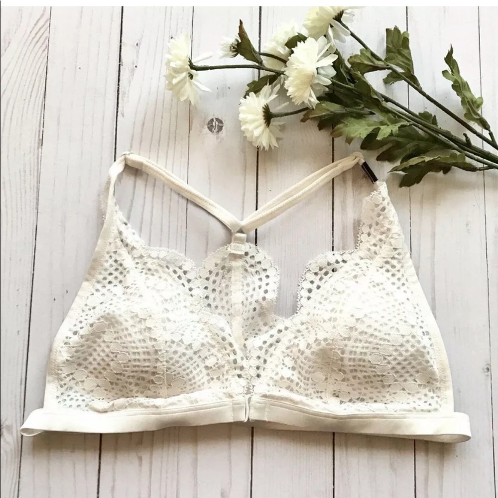 Victoria's Secret Ivory Wireless Front-Close Bra